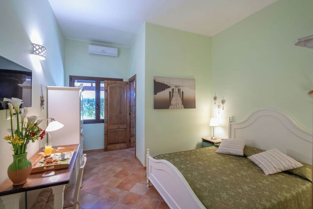 Traditional Double Room | In-room safe, desk, soundproofing, cribs/infant beds