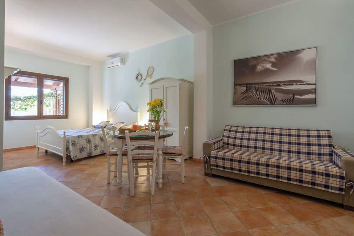 Studio | In-room safe, desk, soundproofing, cribs/infant beds