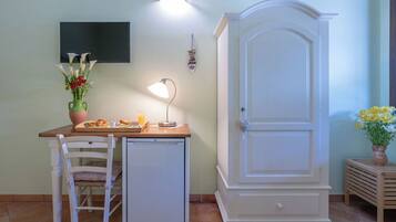 Traditional-Doppelzimmer | Zimmersafe, Schreibtisch, schallisolierte Zimmer, Babybetten