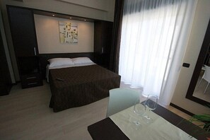 Minibar, desk, soundproofing, iron/ironing board - Guest House Residence (Messina)