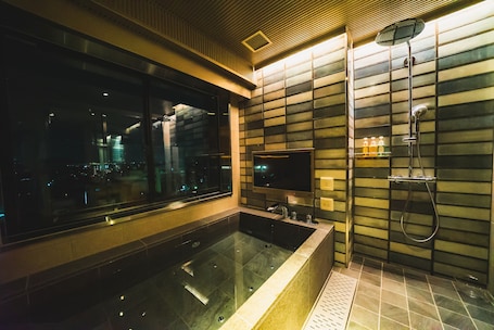 Desk, laptop workspace, free WiFi, bed sheets