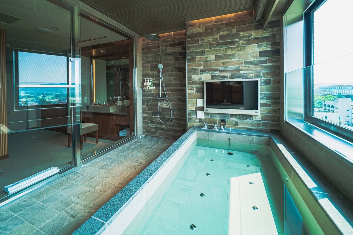 luxury twin room | 1 bedroom, desk, laptop workspace, free wifi