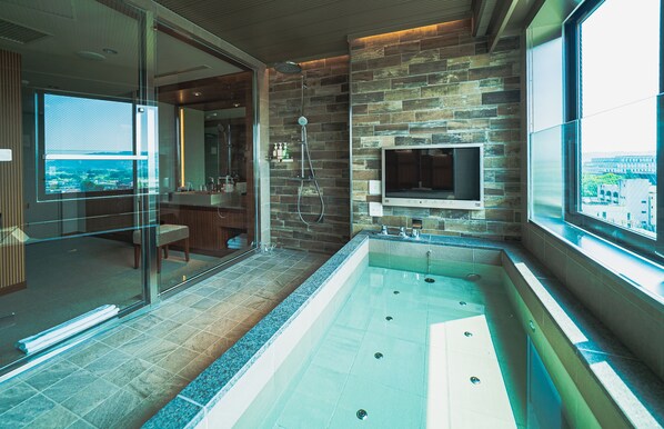 Luxury Twin Room | Desk, laptop workspace, free WiFi, bed sheets - Hotel Grand View Takasaki (Takasaki)