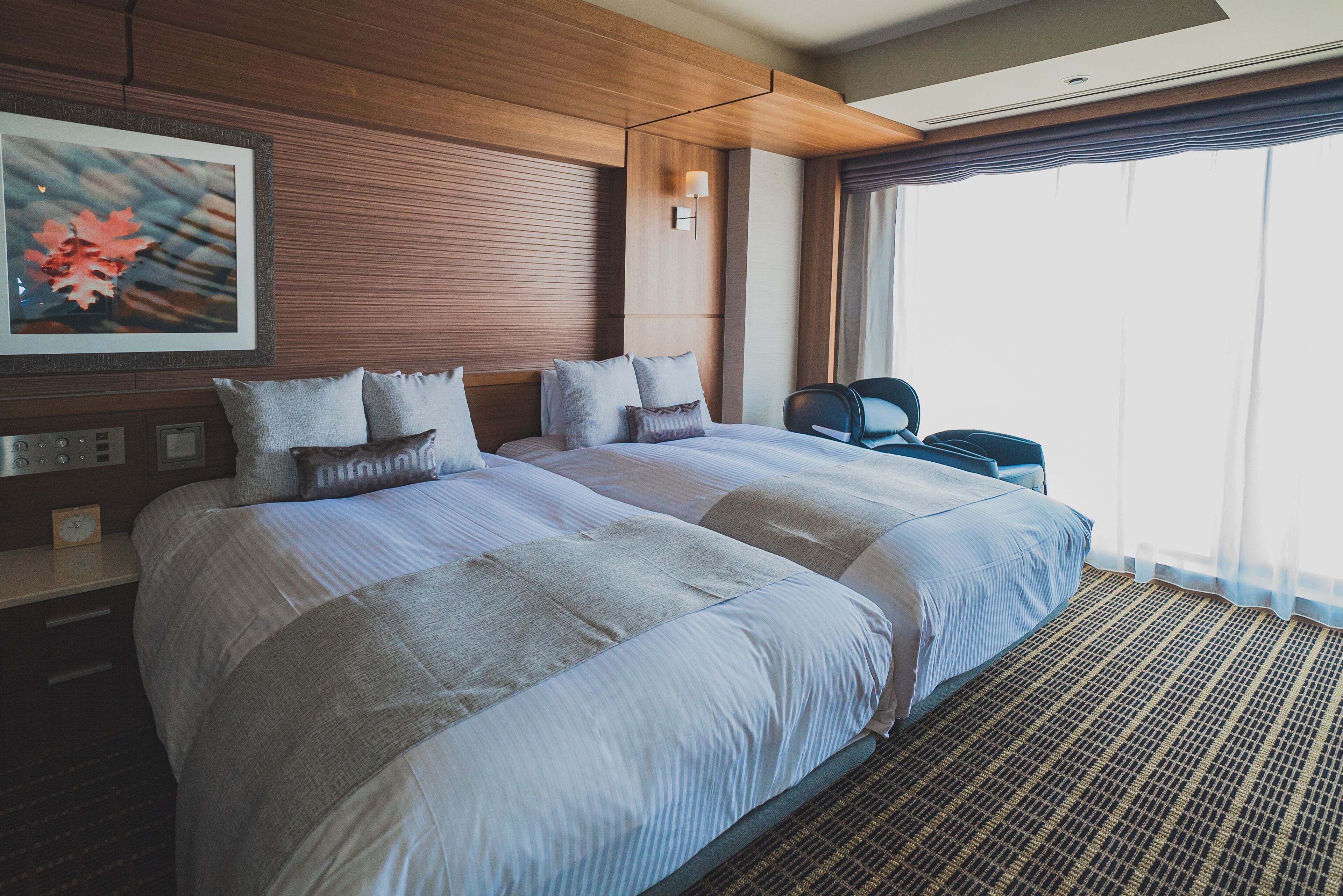 Desk, laptop workspace, free WiFi, bed sheets