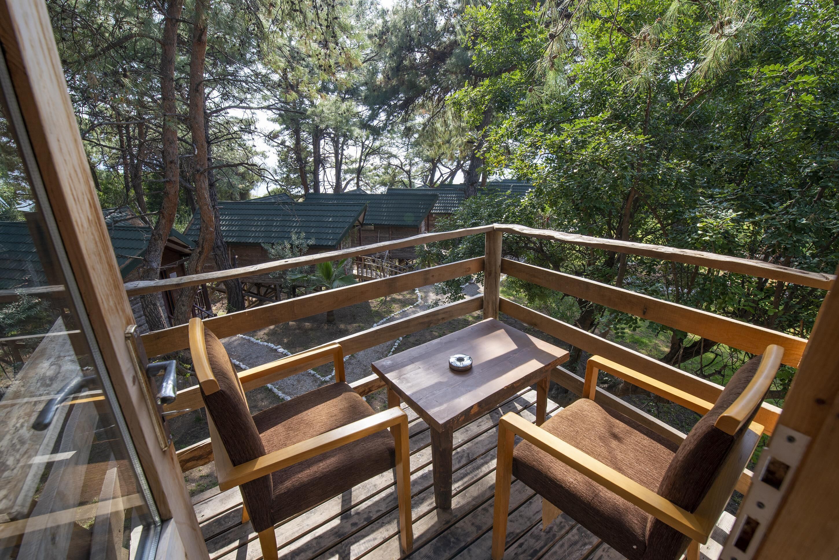 tree house | terrace/patio
