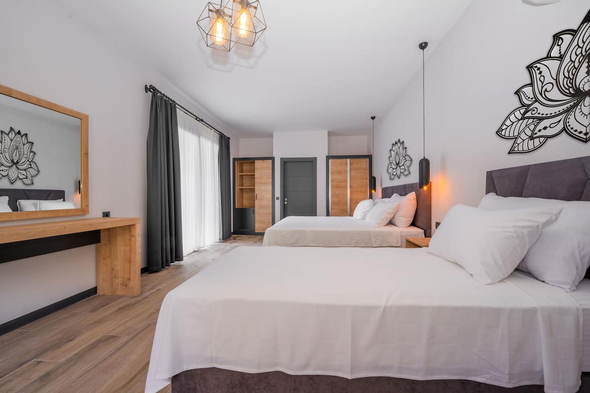 Carob Suite