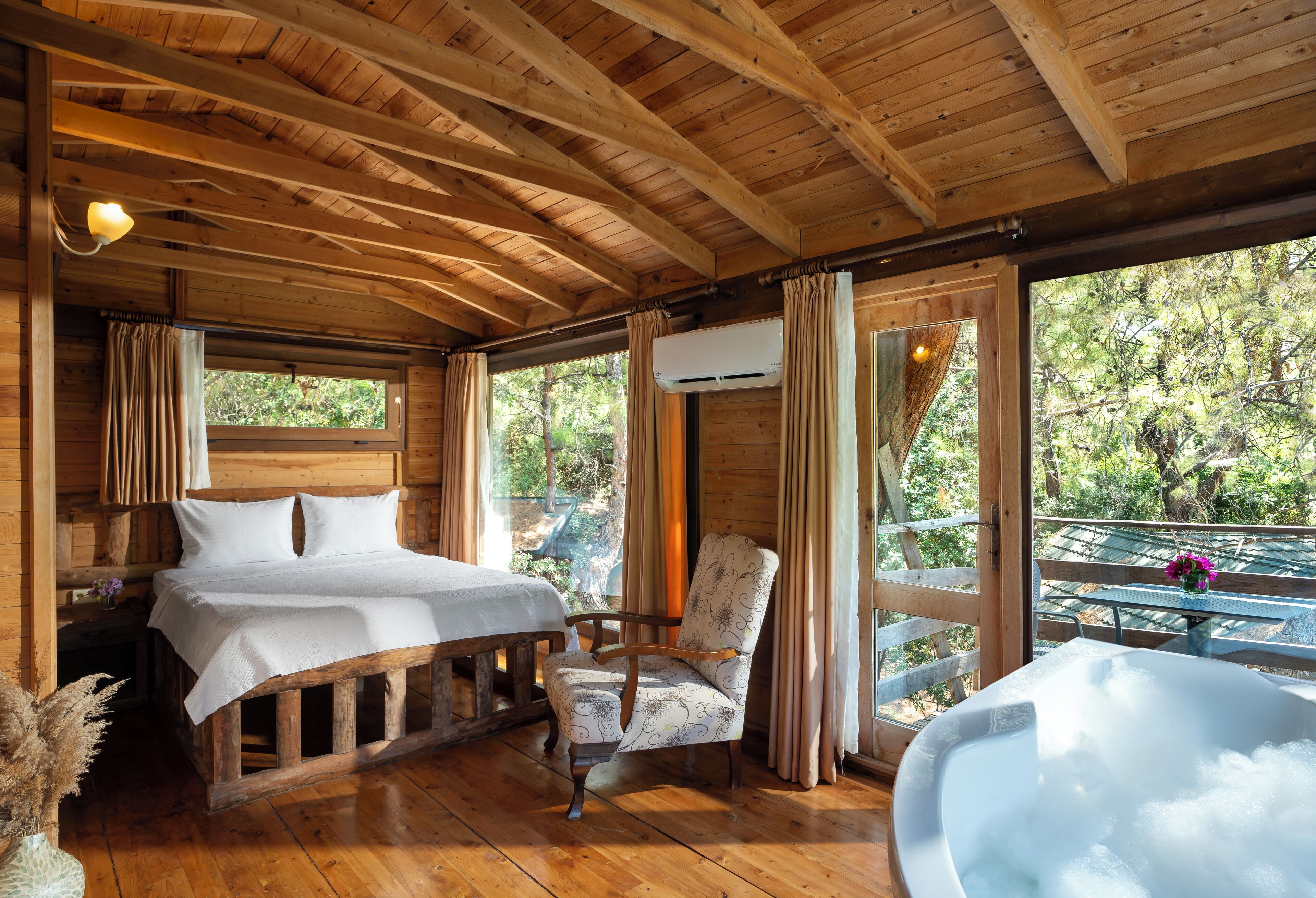 Superior boomhut | 1 slaapkamer, Select Comfort-bedden, een minibar