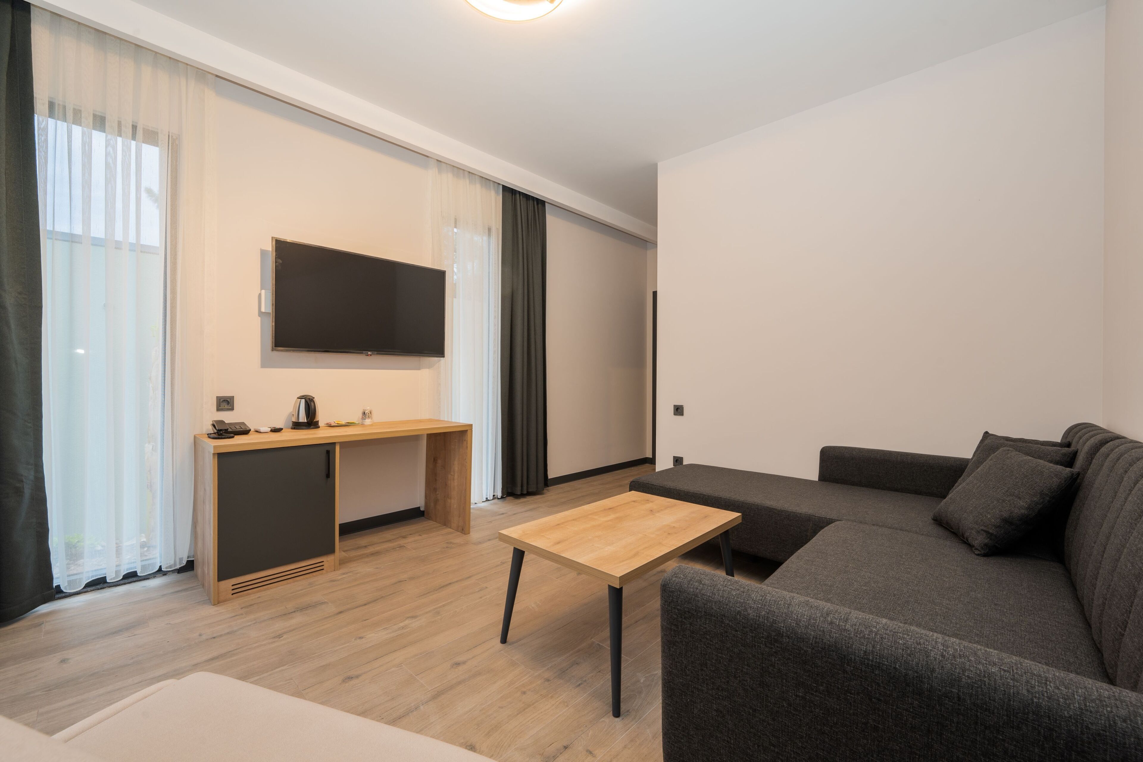 palm suite | 1 bedroom, select comfort beds, minibar, individually decorated