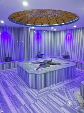 Espace de soins pour les couples, sauna, bain à remous, hammam, hammam