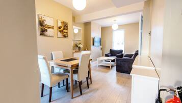 Townhome | Living room | 32-inch flat-screen TV with digital channels, TV