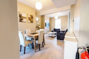 Townhome | Living room | 32-inch flat-screen TV with digital channels, TV - The Nines, Bangor Marina (Bangor)