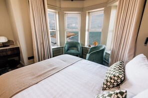 Superior Seaview New | Premium bedding, memory foam beds, in-room safe, individually decorated - The Nines, Bangor Marina (Bangor)
