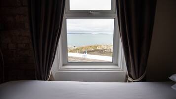 Chambre Double Supérieure, 1 trÚs grand lit, vue mer | Vue de la chambre