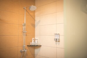 Buồng tắm vòi sen, đồ dùng nhà tắm miễn phí, khăn tắm 