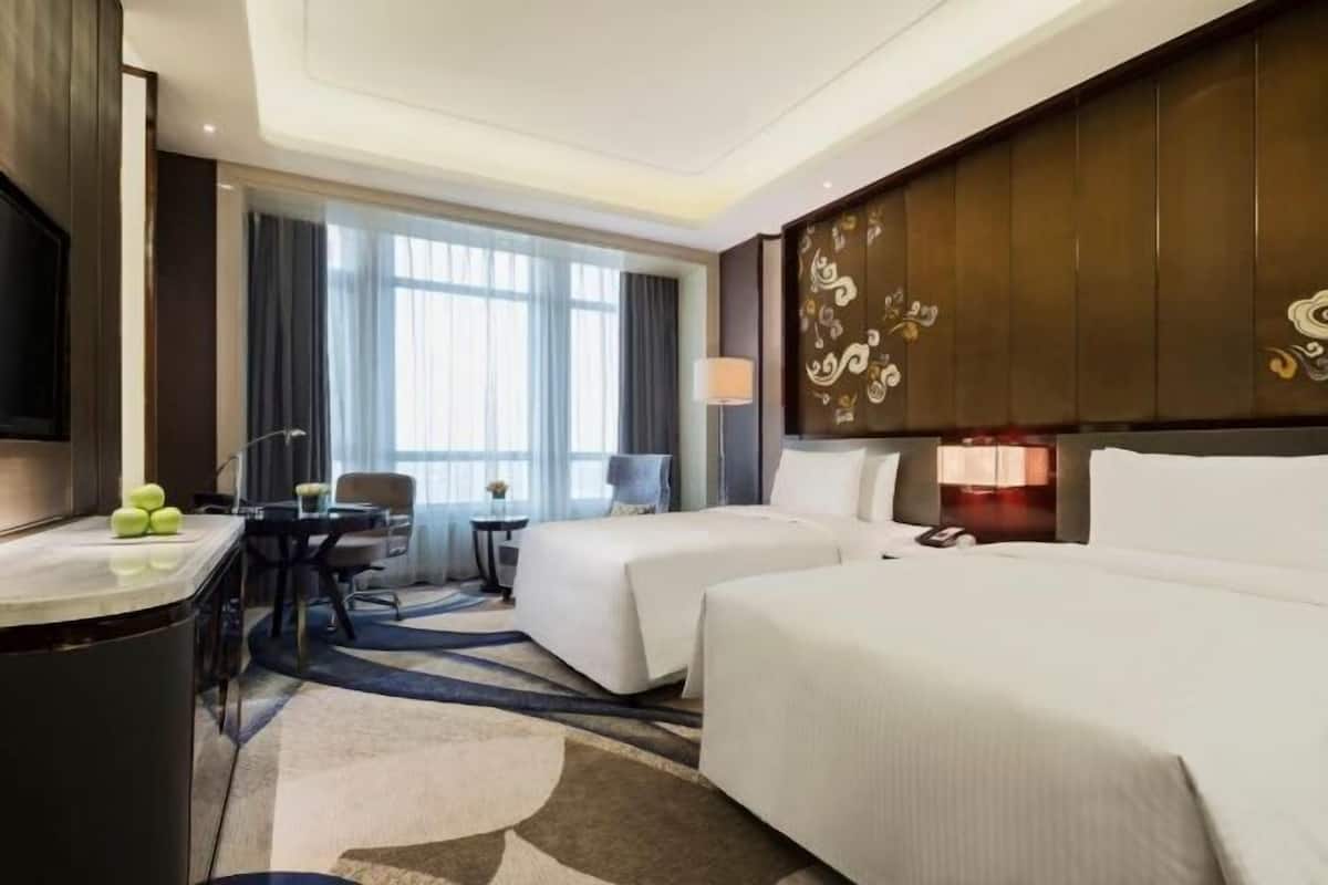 1 bedroom, minibar, in-room safe, desk