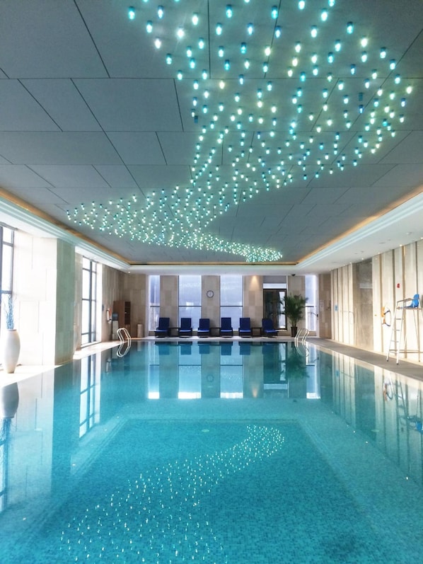 Indoor pool, pool loungers