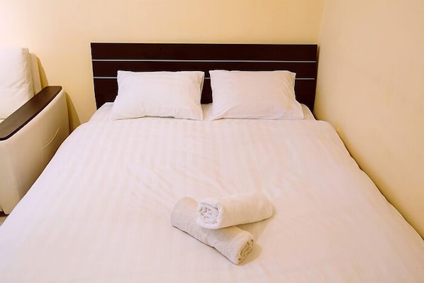 Premium bedding, soundproofing, iron/ironing board, free WiFi