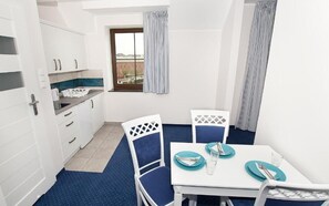 Apartment, Balkon, Flussblick | Speisen