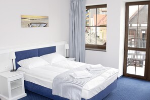 مكتب ومكواة/لوح كي وأسرّة أطفال/رضّع وأسرّة قابلة للطي