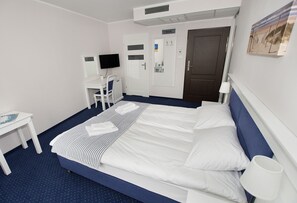 Desk, iron/ironing board, cribs/infant beds, rollaway beds - Pensjonat Portobello (Ustka)