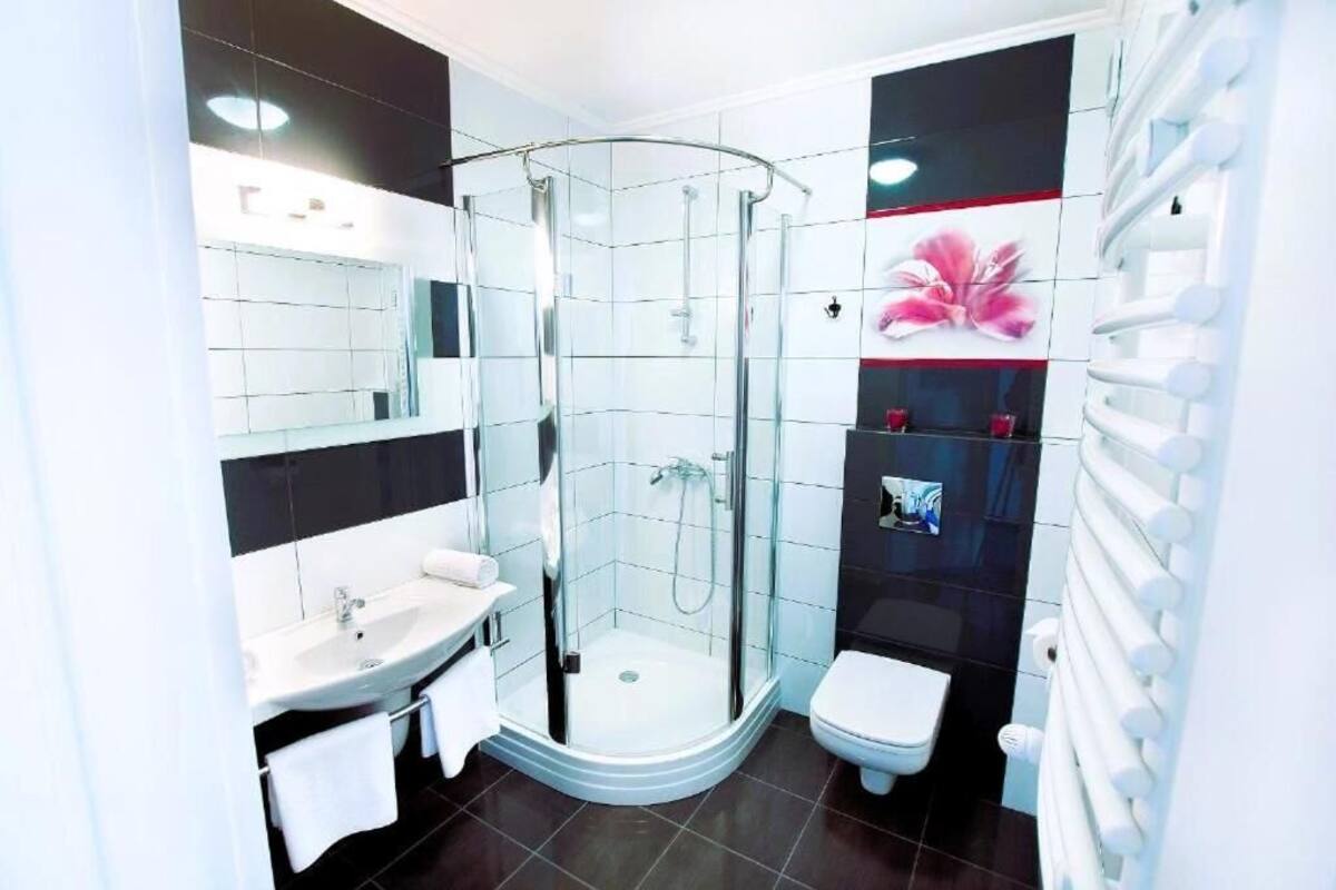 淋浴設備、免費盥洗用品、吹風機、毛巾