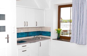 Fridge, stovetop, coffee/tea maker, electric kettle - Pensjonat Portobello (Ustka)