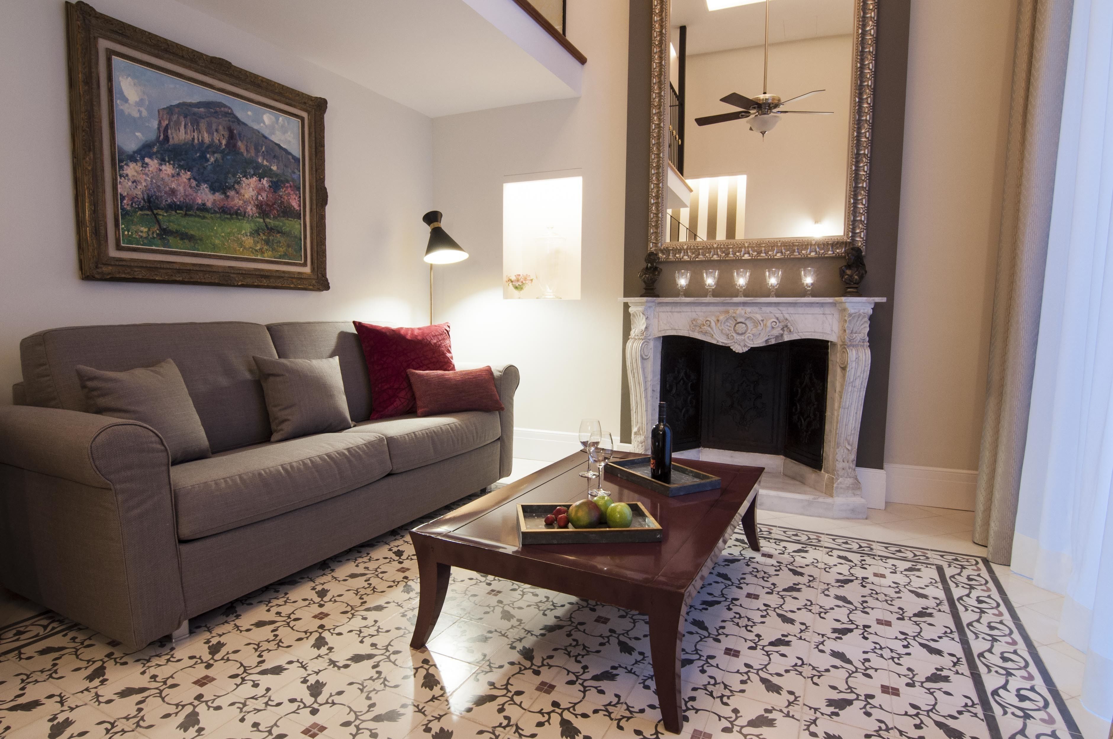 suite duplex with spa access | living area | 42-inch flat-screen tv with cable channels, tv