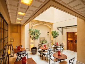 Café da manhã, almoço e jantar