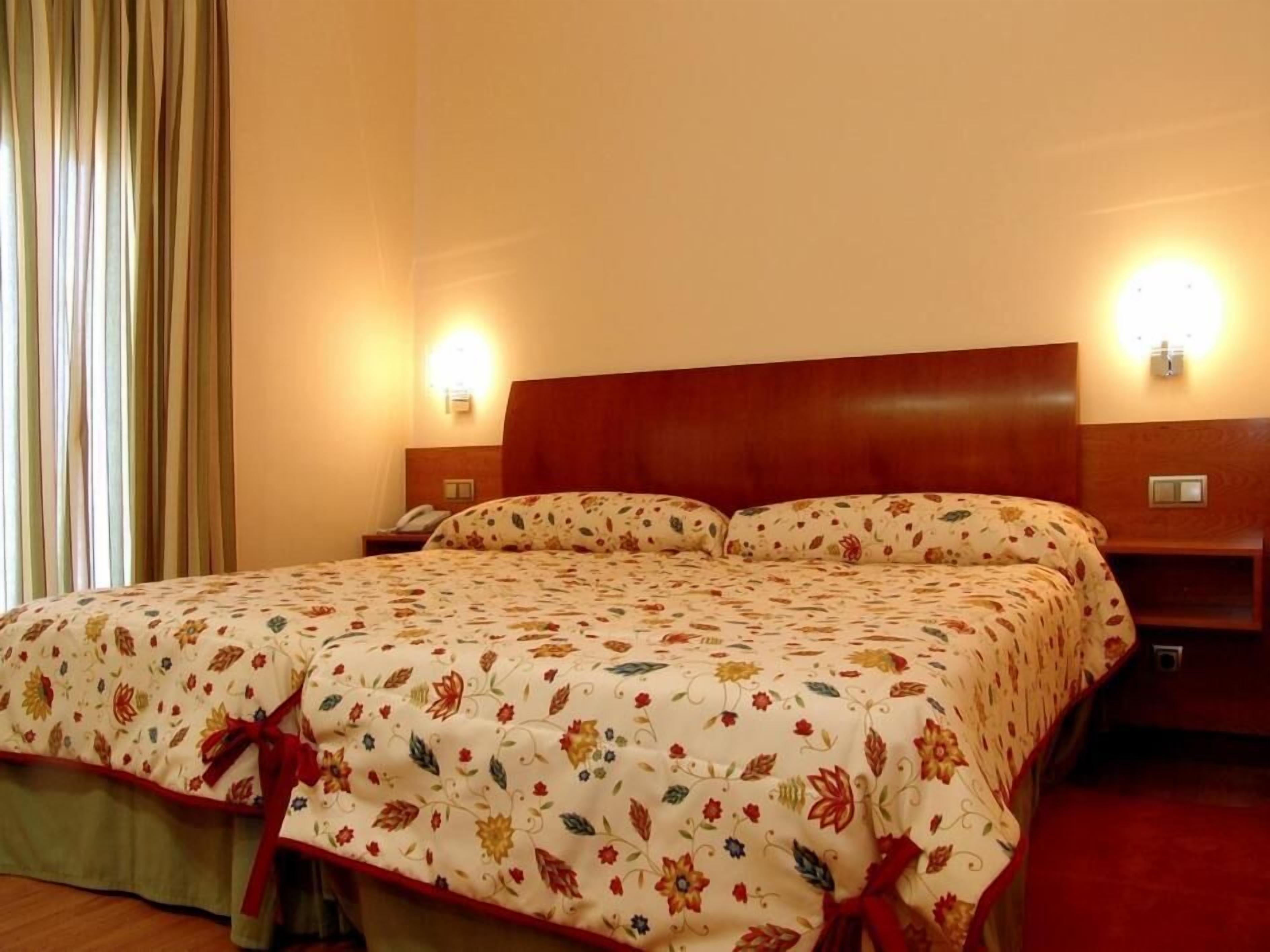 minibar, in-room safe, desk, iron/ironing board