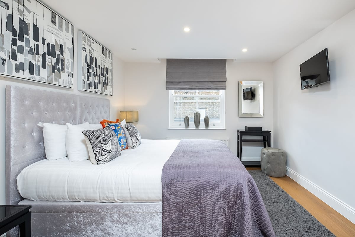 In-room safe, desk, iron/ironing board, cots/infant beds