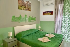 Quadruple Room | Desk, iron/ironing board, free WiFi