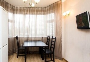 Apartemen, 3 kamar tidur | 3 kamar tidur, seprai premium, dan tirai kedap cahaya