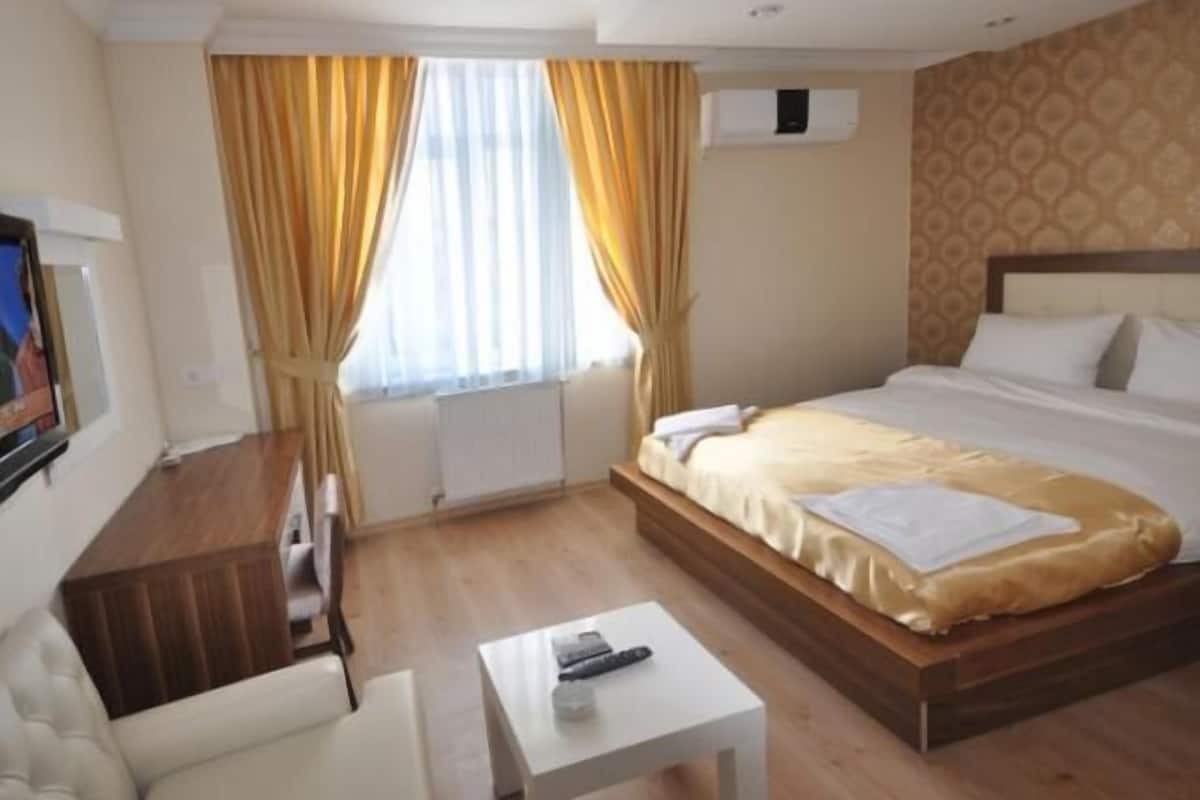 Minibar, in-room safe, desk, soundproofing