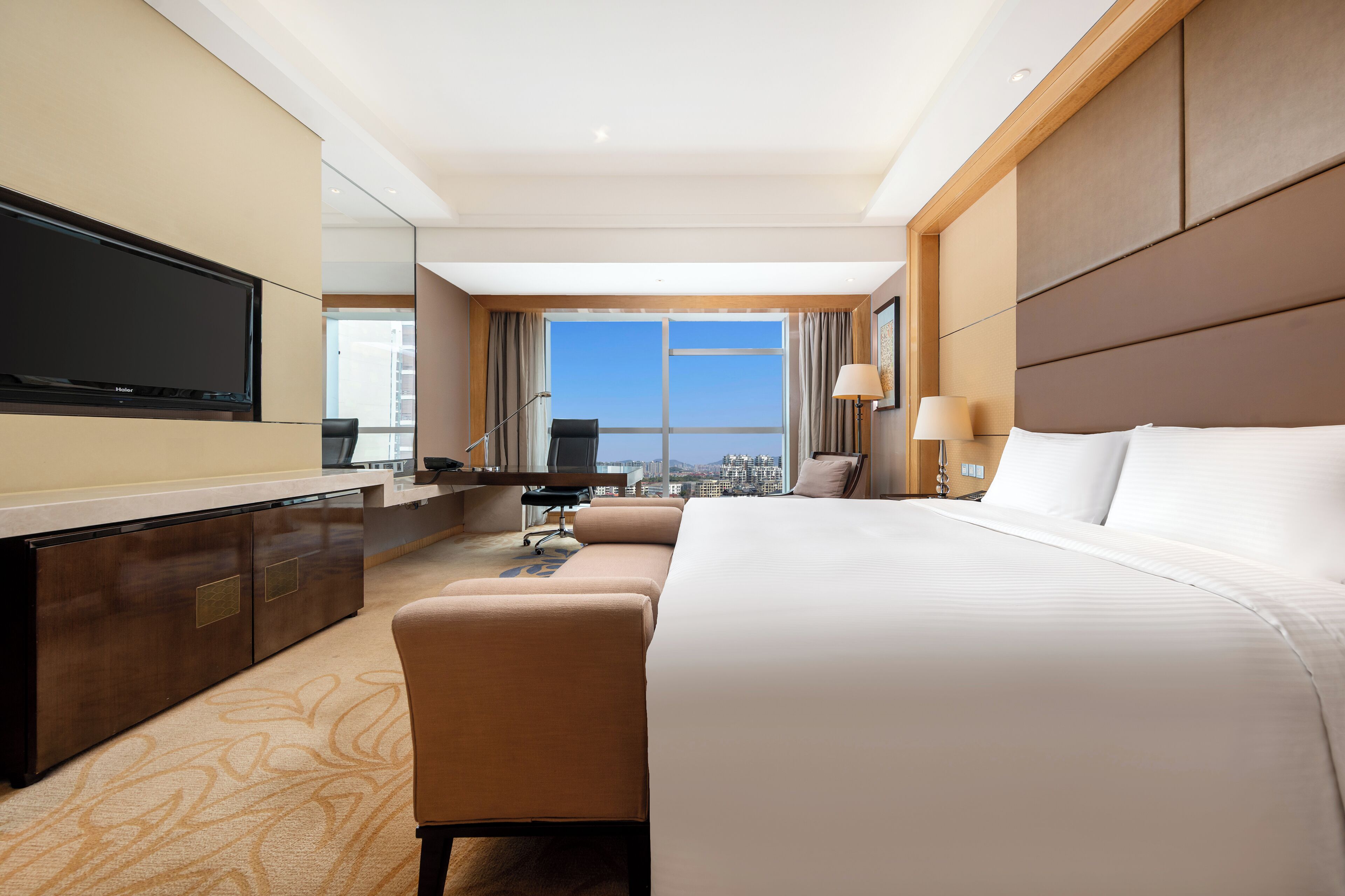 Executive King Room  | Minibar, in-room safe, desk, blackout drapes