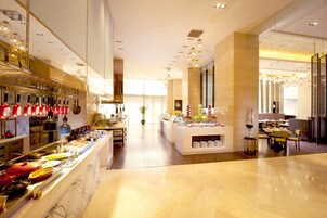 Desayuno buffet todos los días (con cargo)