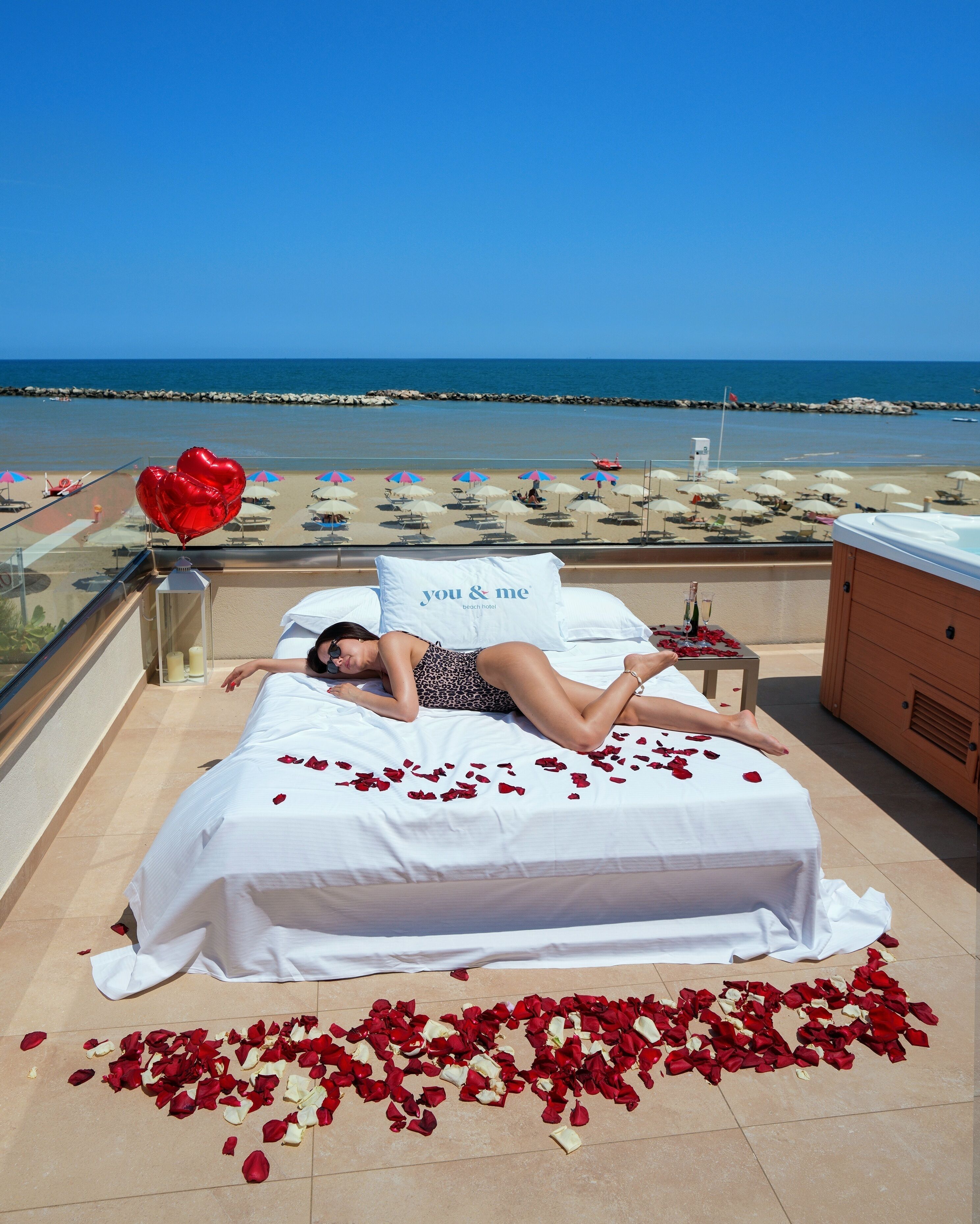 Suite, Terraza, vista al mar (Wellness con  Sauna e Jacuzzi) | 1 habitación, minibar, caja de seguridad en la habitación y escritorio 