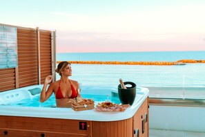 Suite, terrasse, vue mer (Wellness con  Sauna e Jacuzzi)