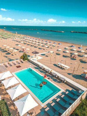 Piscine extérieure (ouverte en saison), piscine chauffée