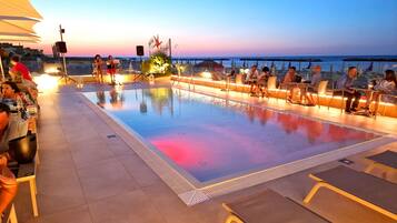 AuĂenpool (je nach Saison geöffnet), beheizter Pool