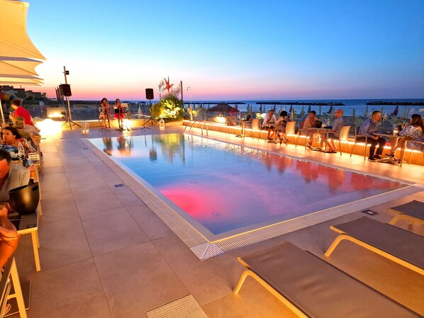 Seasonal outdoor pool, a heated pool