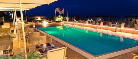 Piscine extérieure (ouverte en saison), piscine chauffée