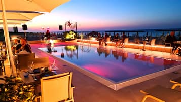 Seasonal outdoor pool, a heated pool