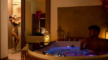 Suite, balcone, vista mare e Jacuzzi | Vasca idromassaggio privata