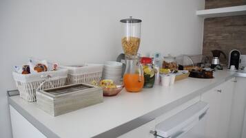 Petit déjeuner en libre-service compris tous les jours