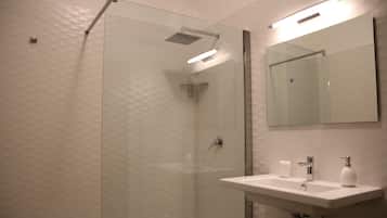 Chambre Double Deluxe, salle de bains attenante, vue ville | Salle de bain