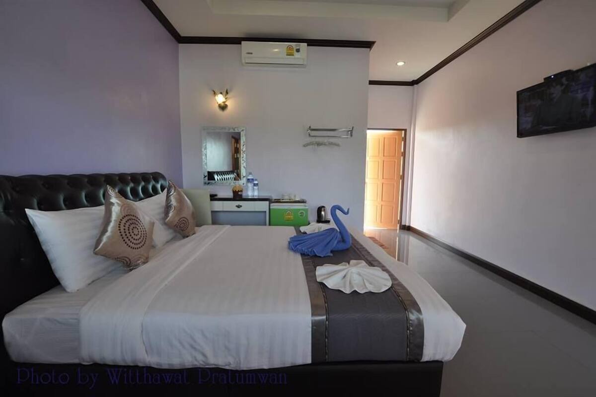 Deluxe Double Room with Pool View