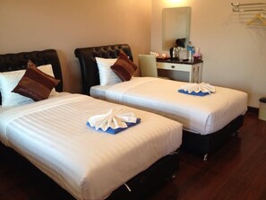 Deluxe Twin Room with Pool View