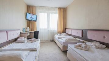 Triple Room | In-room safe, desk, cots/infant beds, free WiFi