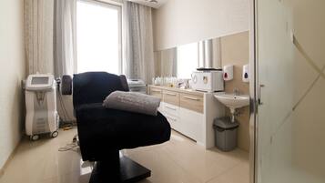 Body treatments, hydrotherapy, aromatherapy, body scrubs, detox wraps