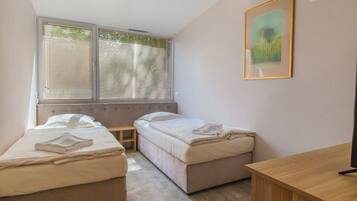 Apartment | Cots/infant beds, free WiFi, bed sheets